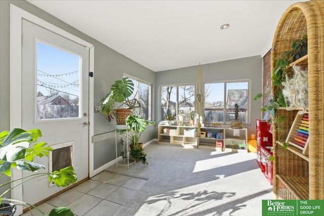 4677 Mayberry Street, Omaha, NE 68106