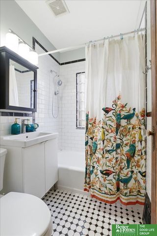 4677 Mayberry Street, Omaha, NE 68106