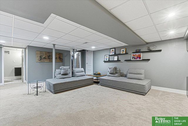 4677 Mayberry Street, Omaha, NE 68106