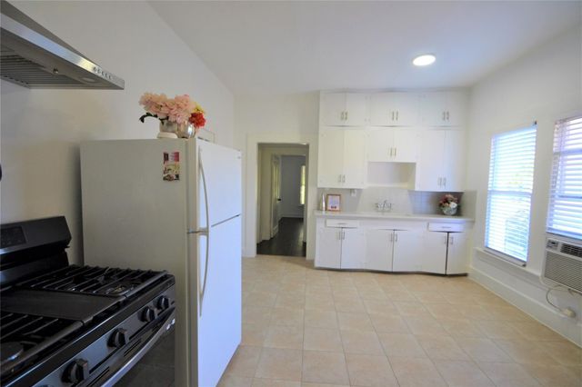 1517 Bonnie Brae Street 4, Houston, TX 77006