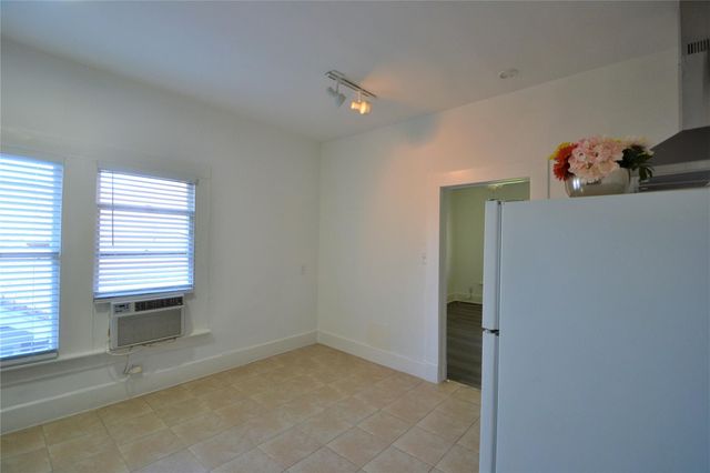 1517 Bonnie Brae Street 4, Houston, TX 77006