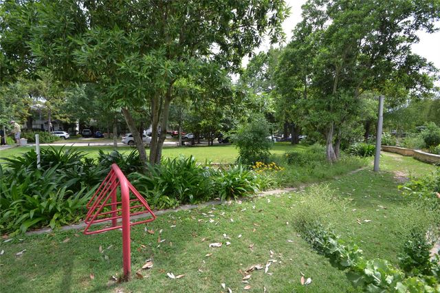 1517 Bonnie Brae Street 4, Houston, TX 77006