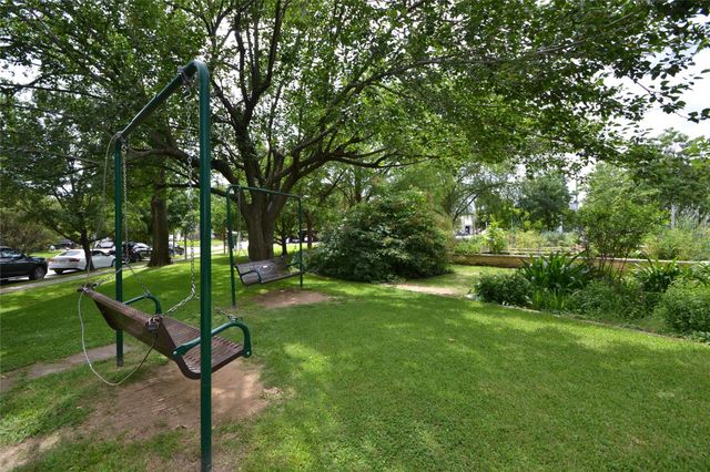 1517 Bonnie Brae Street 4, Houston, TX 77006