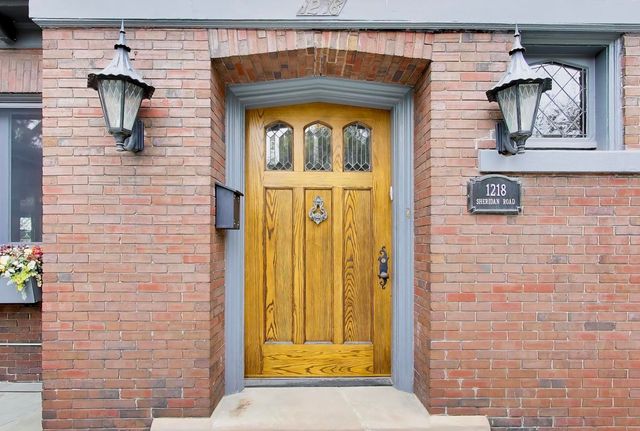 1218 Sheridan Road, Evanston, IL 60202