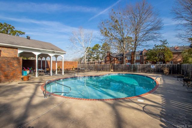 518 Cambridge Place, Little Rock, AR 72227