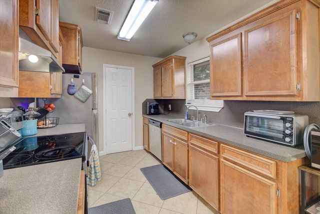 212 Hickory Street, Sweeny, TX 77480