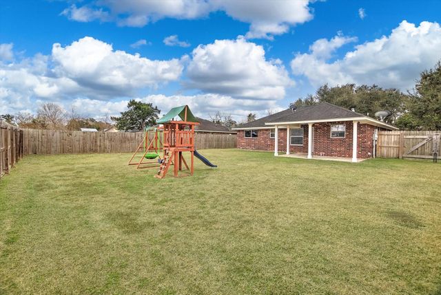 212 Hickory Street, Sweeny, TX 77480