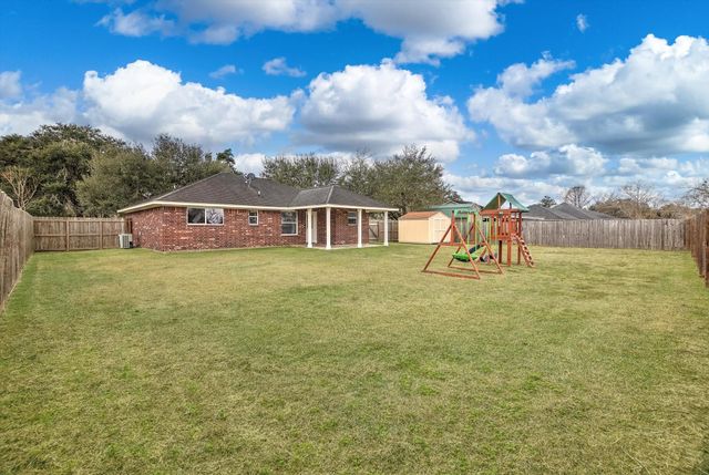 212 Hickory Street, Sweeny, TX 77480