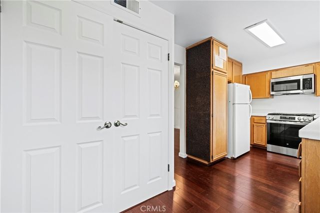 21912 Hiawatha Street 2, Chatsworth, CA 91311