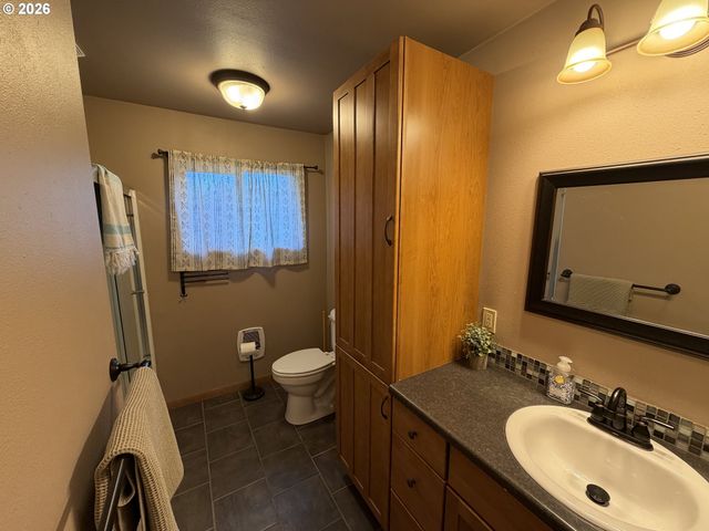 92738 KNAPP Rd, Port Orford, OR 97465