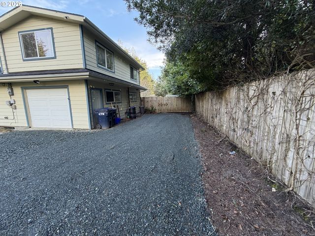 92738 KNAPP Rd, Port Orford, OR 97465