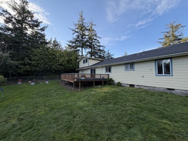 92738 KNAPP Rd, Port Orford, OR 97465