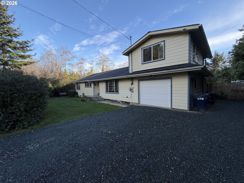 92738 KNAPP Rd, Port Orford, OR 97465
