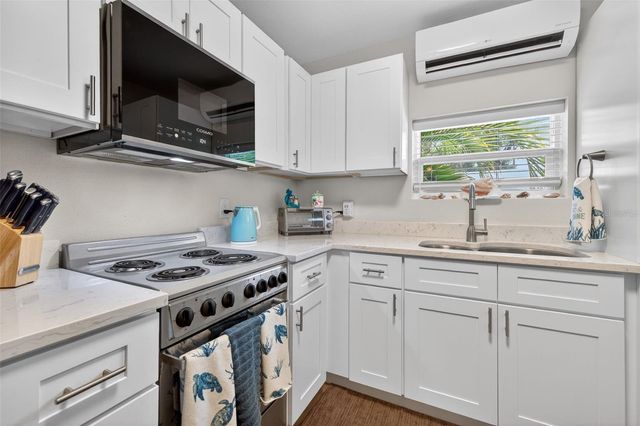 825 46TH STREET N B, St Petersburg, FL 33713