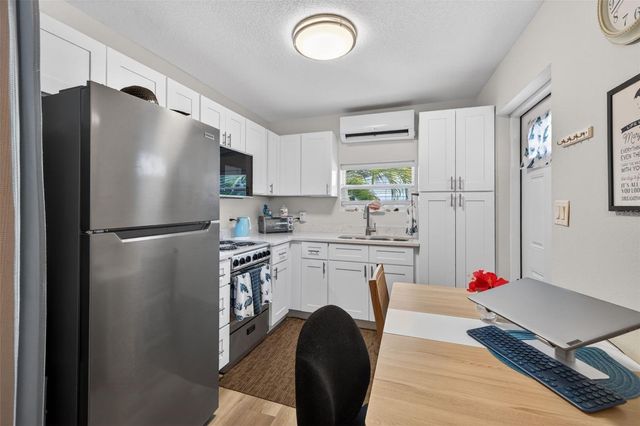 825 46TH STREET N B, St Petersburg, FL 33713