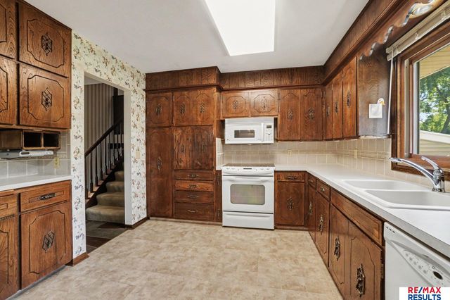 6244 Ponderosa Drive, Omaha, NE 68137