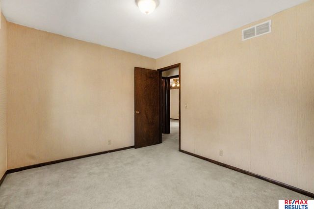 6244 Ponderosa Drive, Omaha, NE 68137