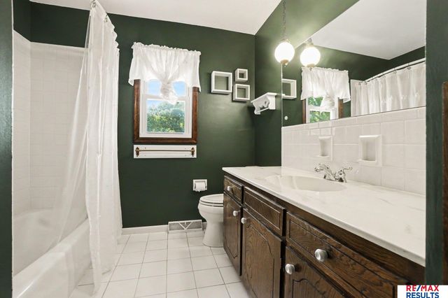 6244 Ponderosa Drive, Omaha, NE 68137