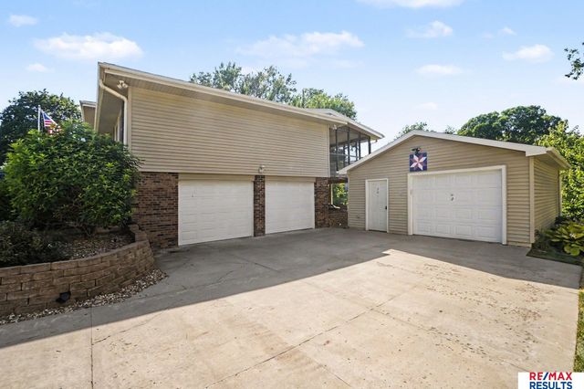 6244 Ponderosa Drive, Omaha, NE 68137