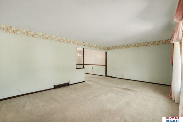 6244 Ponderosa Drive, Omaha, NE 68137