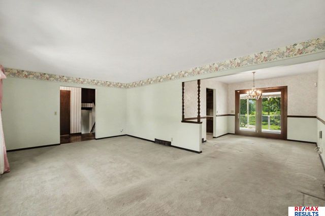 6244 Ponderosa Drive, Omaha, NE 68137