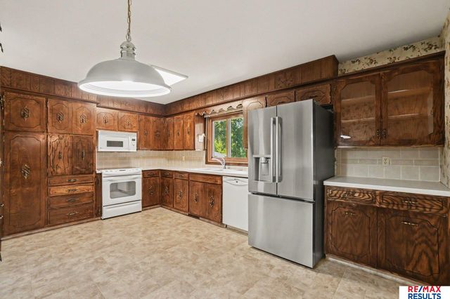 6244 Ponderosa Drive, Omaha, NE 68137