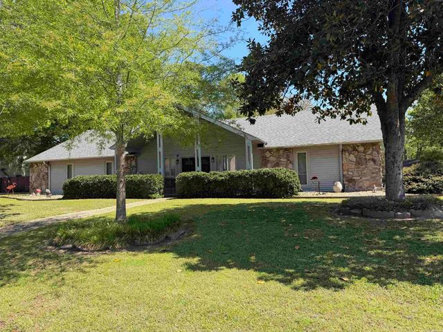 4 Stratford, Pine Bluff, AR 71603