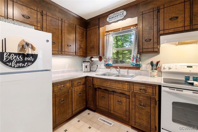 19504 Walker Ave, Chesterfield, VA 23834