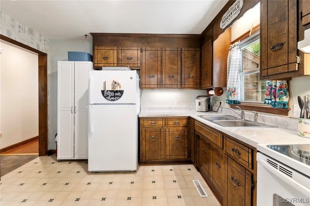 19504 Walker Ave, Chesterfield, VA 23834