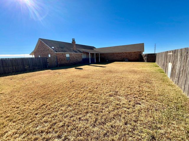 1492 Co Rd 135, Plainview, TX 79072