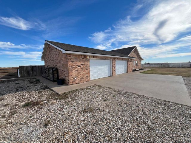 1492 Co Rd 135, Plainview, TX 79072