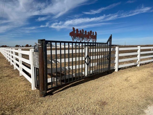 1492 Co Rd 135, Plainview, TX 79072