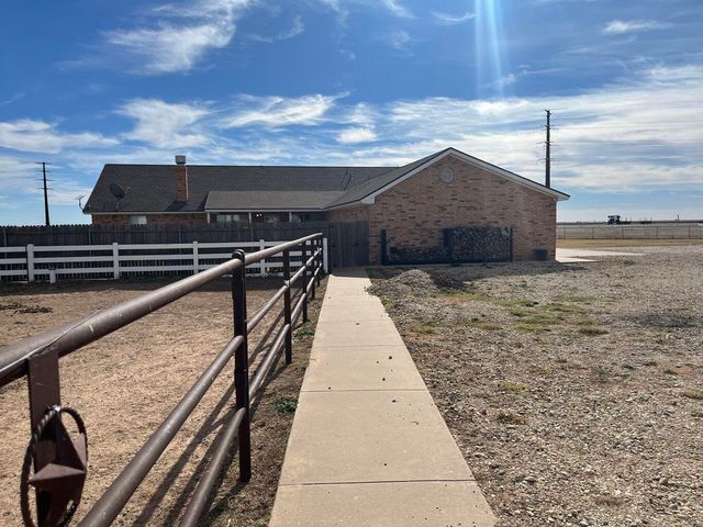 1492 Co Rd 135, Plainview, TX 79072