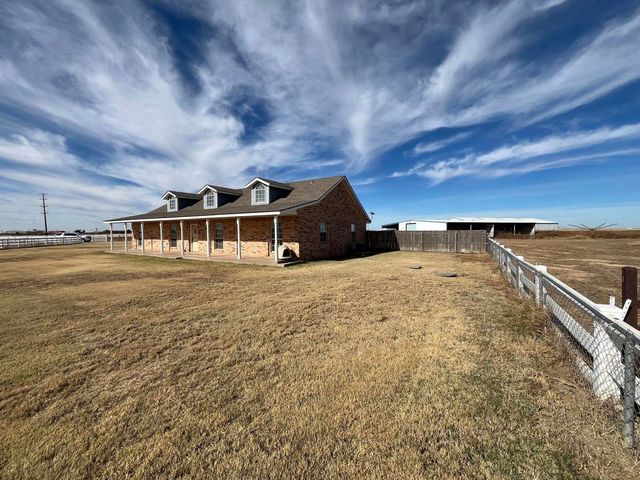 1492 Co Rd 135, Plainview, TX 79072