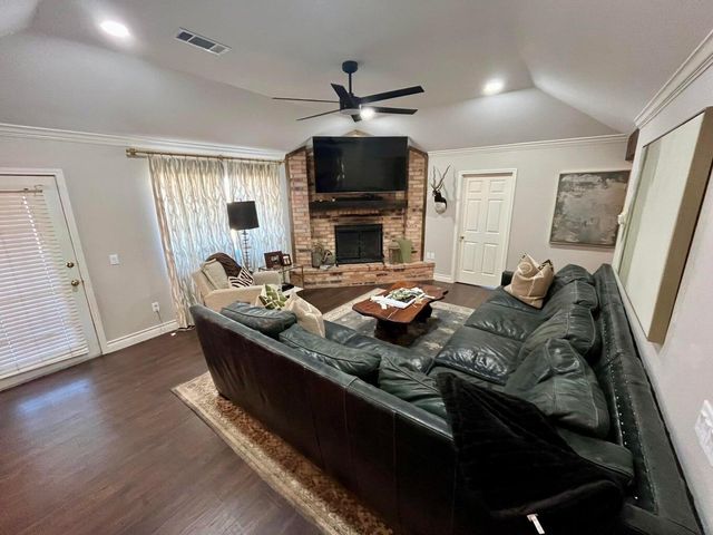 1492 Co Rd 135, Plainview, TX 79072