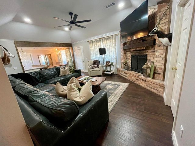 1492 Co Rd 135, Plainview, TX 79072