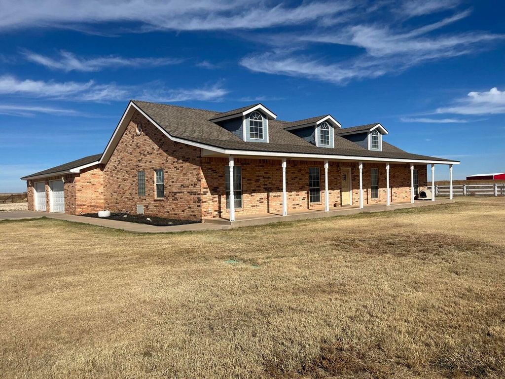 1492 Co Rd 135, Plainview, TX 79072