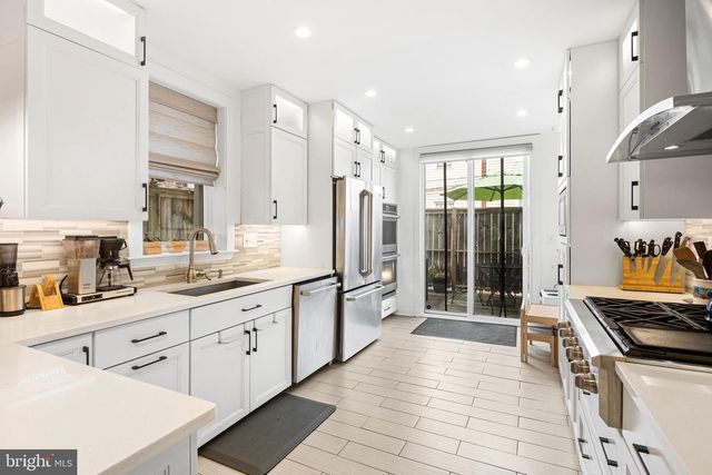 866 CORINTHIAN AVE, Philadelphia, PA 19130