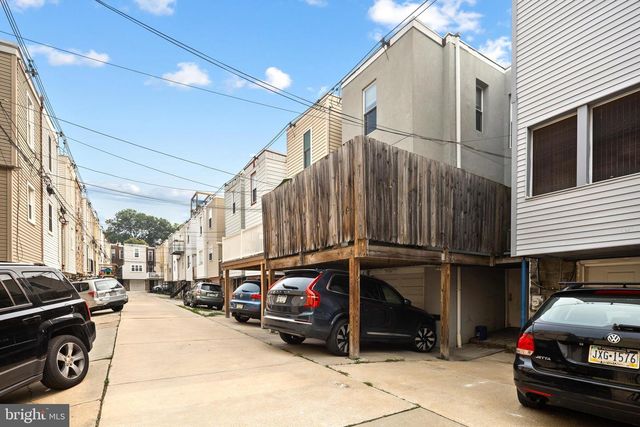 866 CORINTHIAN AVE, Philadelphia, PA 19130