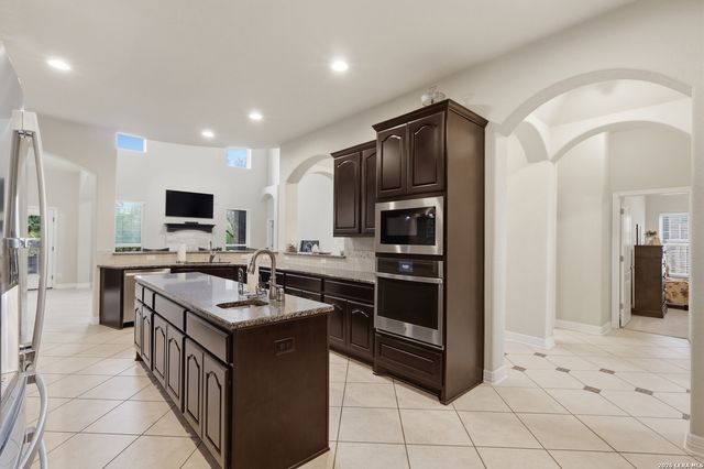 113 Misty Dawn, Castroville, TX 78009