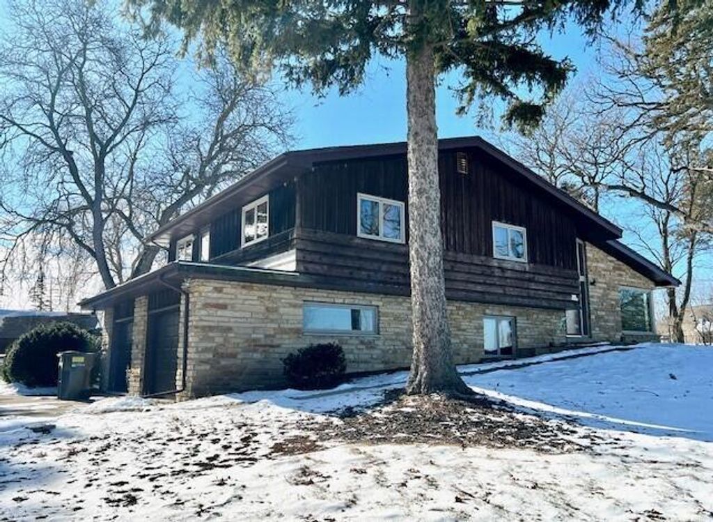 S103W19367 Kelsey DRIVE, Muskego, WI 53150