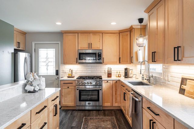 1129 3rd AVENUE, Grafton, WI 53024