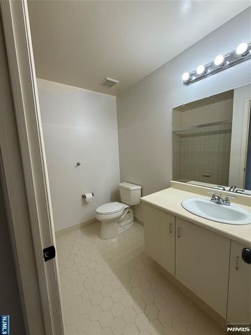1186 Richmond Road, Mahwah, NJ 07430