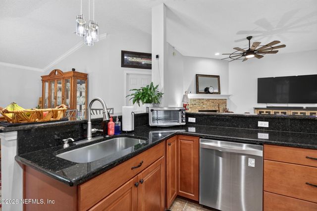 1350 SUMMIT OAKS Drive W, Jacksonville, FL 32221