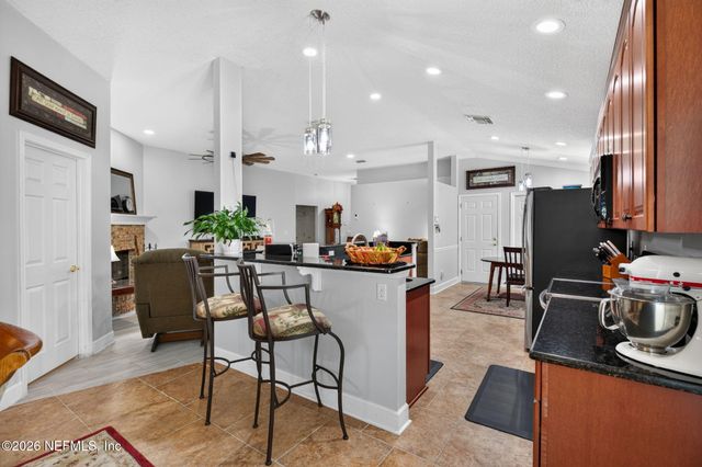 1350 SUMMIT OAKS Drive W, Jacksonville, FL 32221
