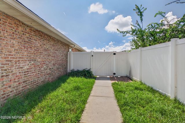 1350 SUMMIT OAKS Drive W, Jacksonville, FL 32221