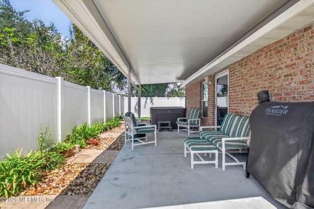 1350 SUMMIT OAKS Drive W, Jacksonville, FL 32221