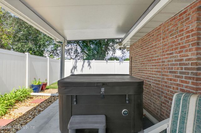 1350 SUMMIT OAKS Drive W, Jacksonville, FL 32221
