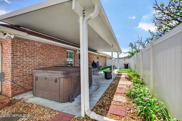 1350 SUMMIT OAKS Drive W, Jacksonville, FL 32221