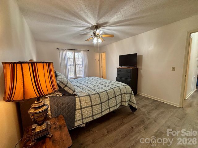 160 Whispering Pines Drive, Marion, NC 28752